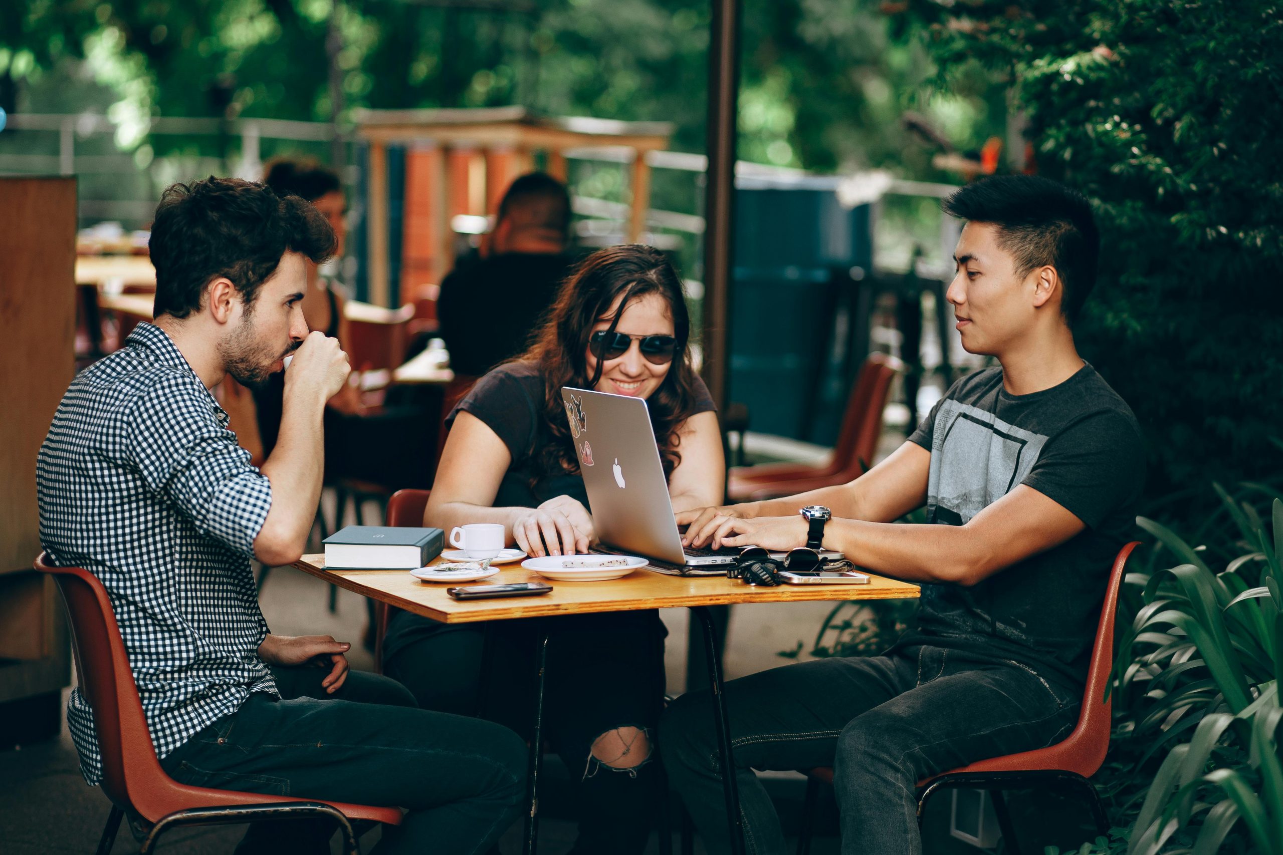 Consejos Prácticos para Jóvenes Adultos: Cómo Empezar a Cuidar tus Finanzas